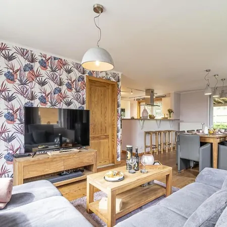 Villa Elegant Retreat, Somme-Leuze, Cleaning Included *